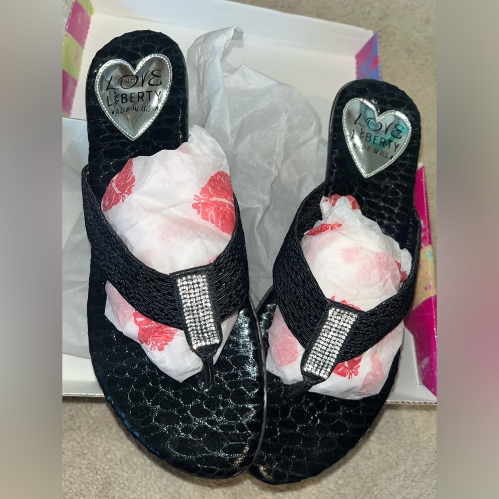Love and Liberty Made in USA NEW Black Low Heel Flip Flop Bling Sandals Size 11